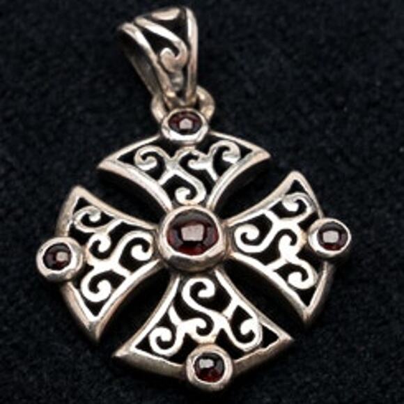 Unique Sterling Silver Maltese Cross pendant with 5 garnet colored stones - Picture 1 of 3